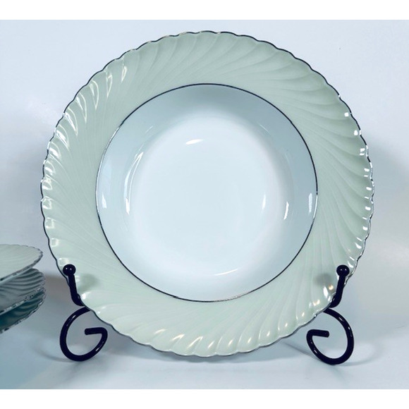 Royal Tettau South Wind Grey Green Rim Soup Bowl Gray/Green Border Swirled VTG